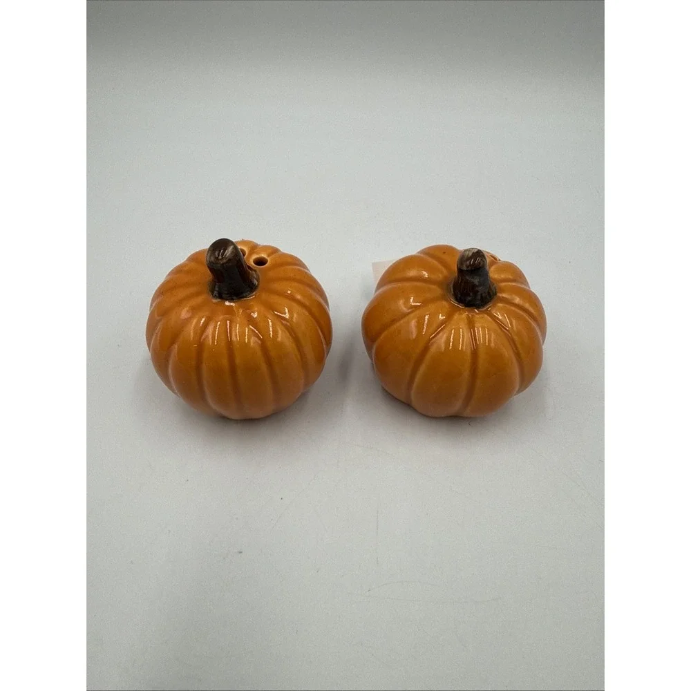 Cracker Barrel Halloween Pumpkin Jack-O'-Lantern Mini Salt & Pepper Shaker 2026$